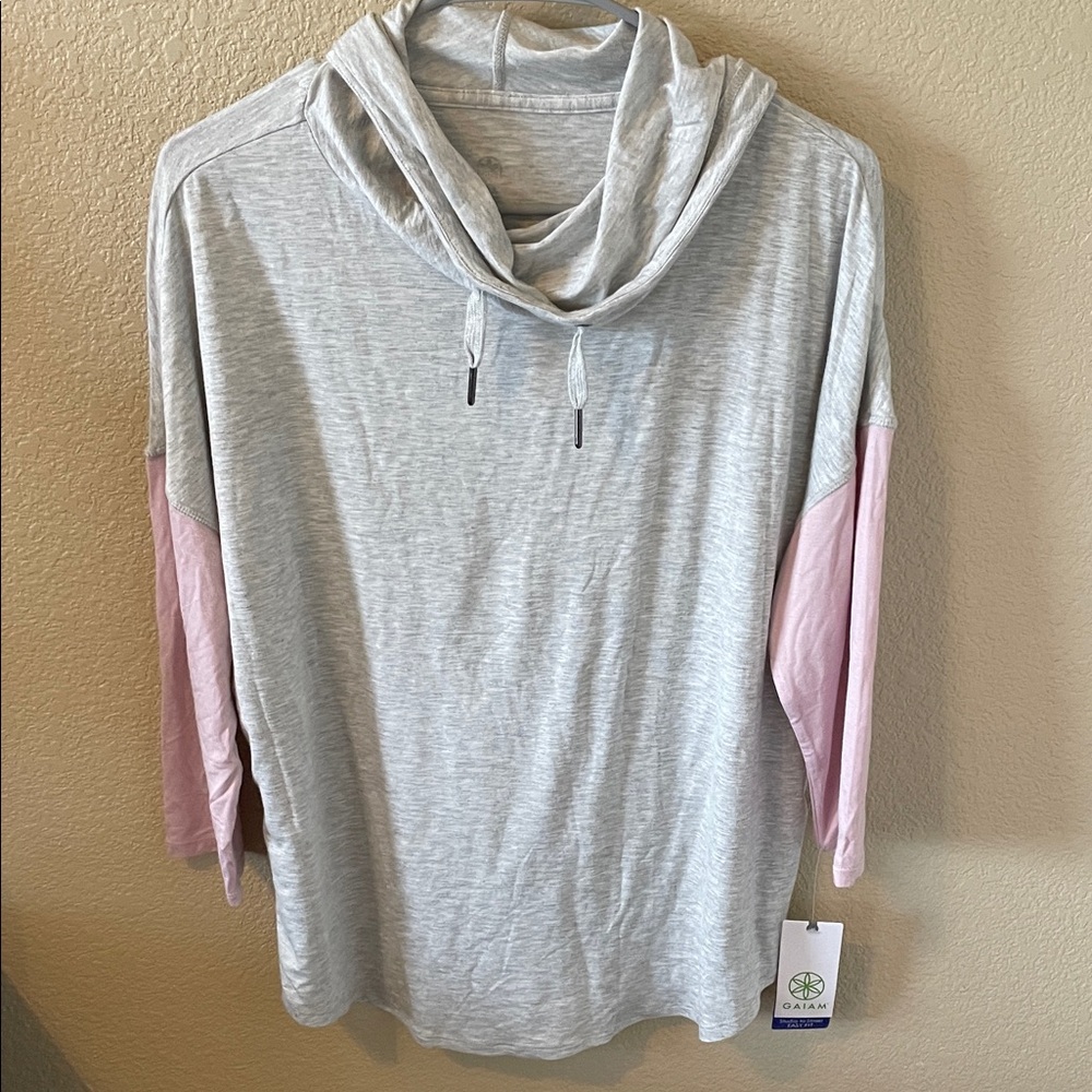 Gaiam easy fit top with hood